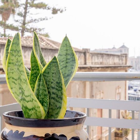 Eos Serenity Suites Syracuse Bagian luar foto