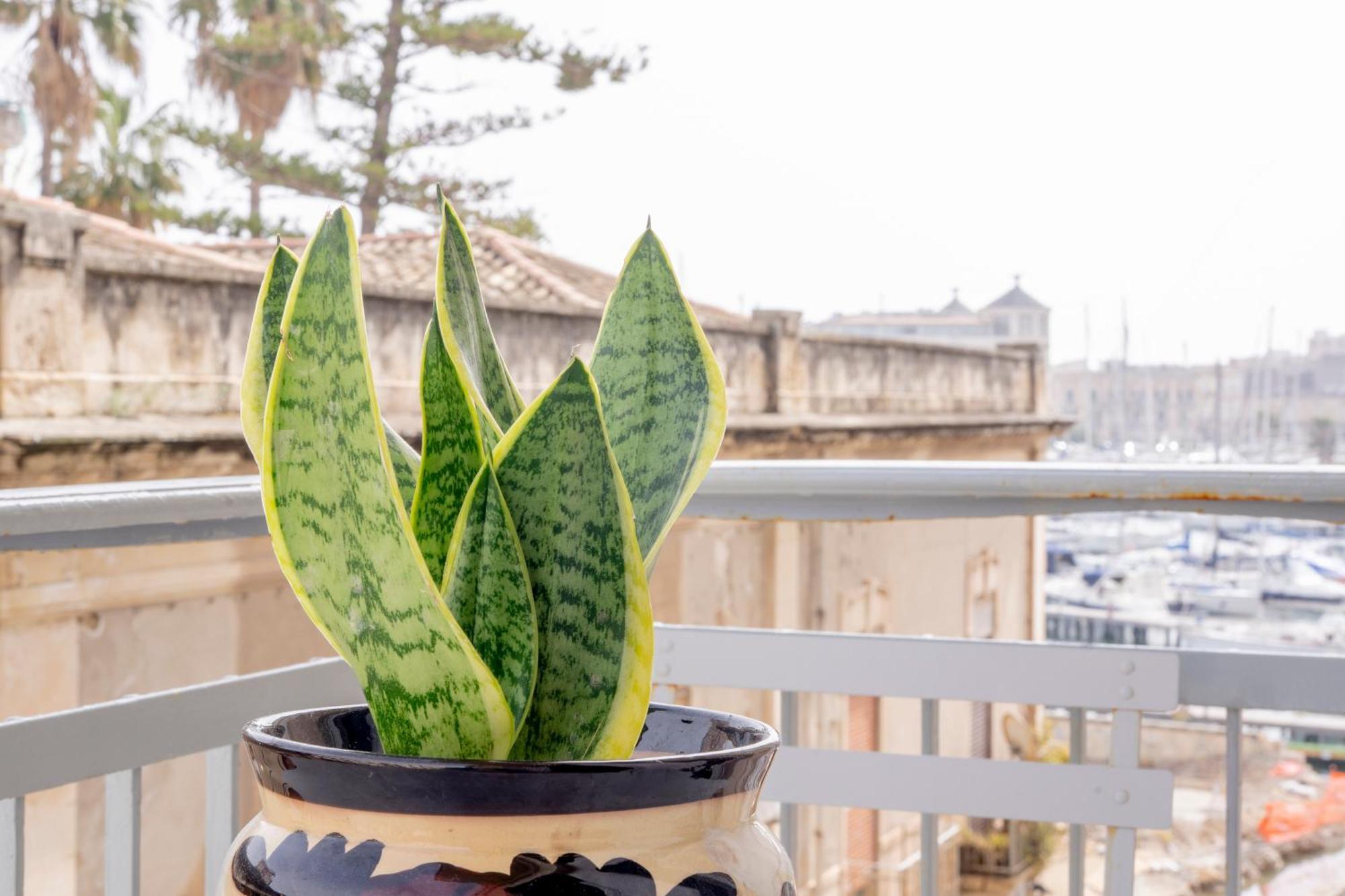 Eos Serenity Suites Syracuse Bagian luar foto